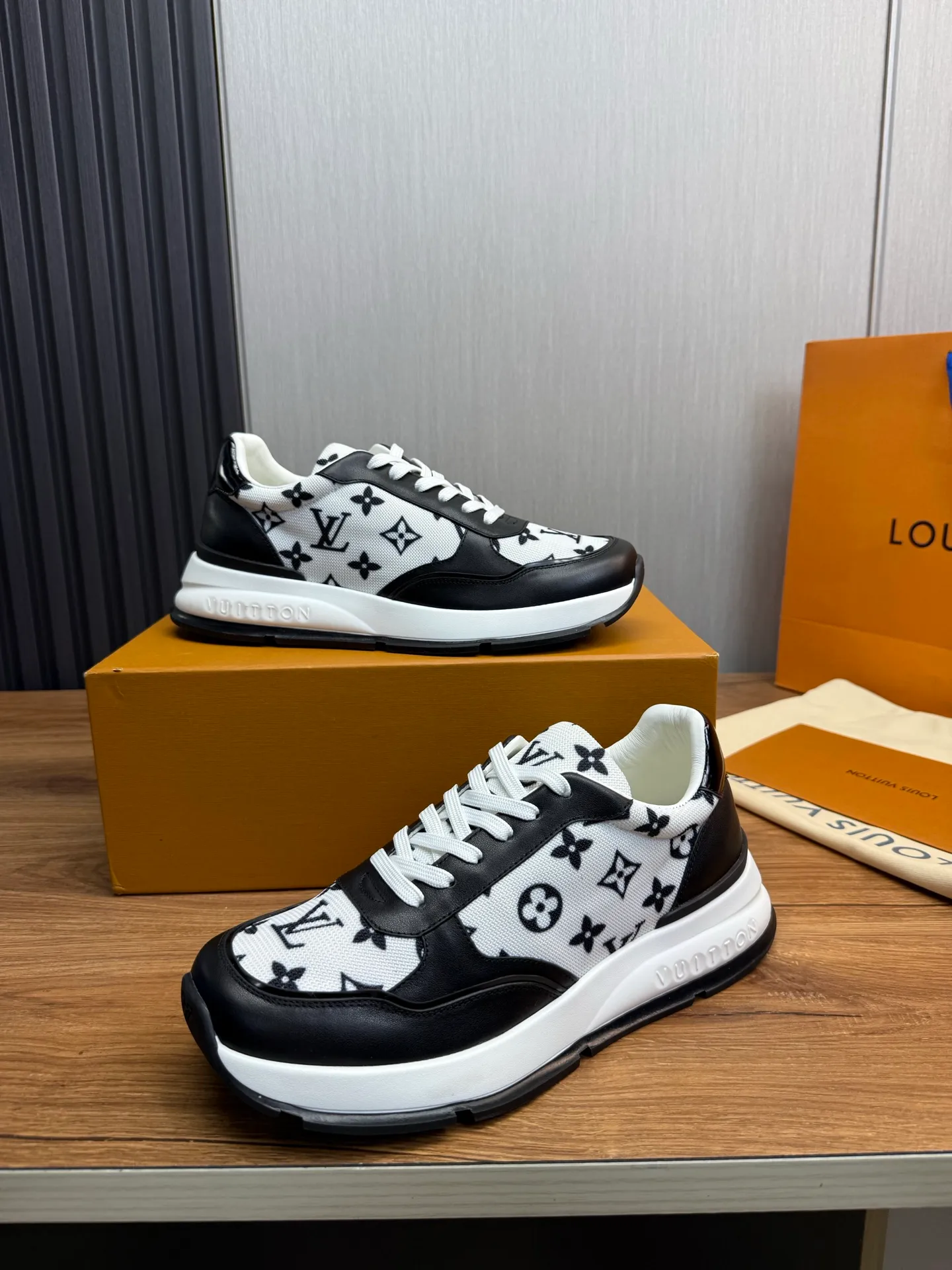 Men's shoes 💰800💰 LOUIS VUITTON [Luden Yiwei] Brand new trendy Lv is on the market 🎁, casual and fashionable men's shoes 👟Original 1:1 shipment✅ The upper is made of imported brand leather + cowhide lining, the original wear-resistant rubber outsole, the version is simple and elegant, exclusive for trendy men. 38-44 (customized at 38.45)